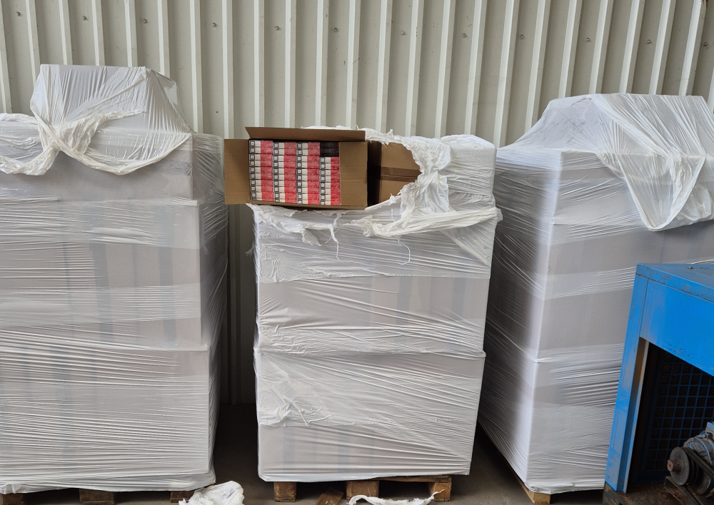 Dozen vol illegale sigaretten.