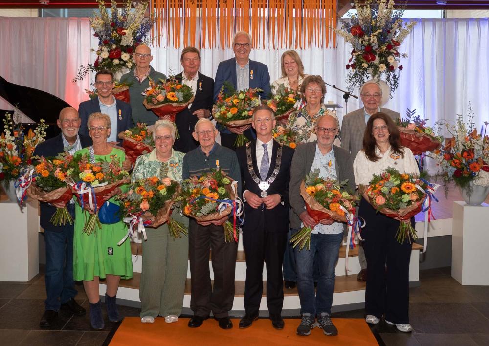 13 inwoners hebben een lintje ontvangen.