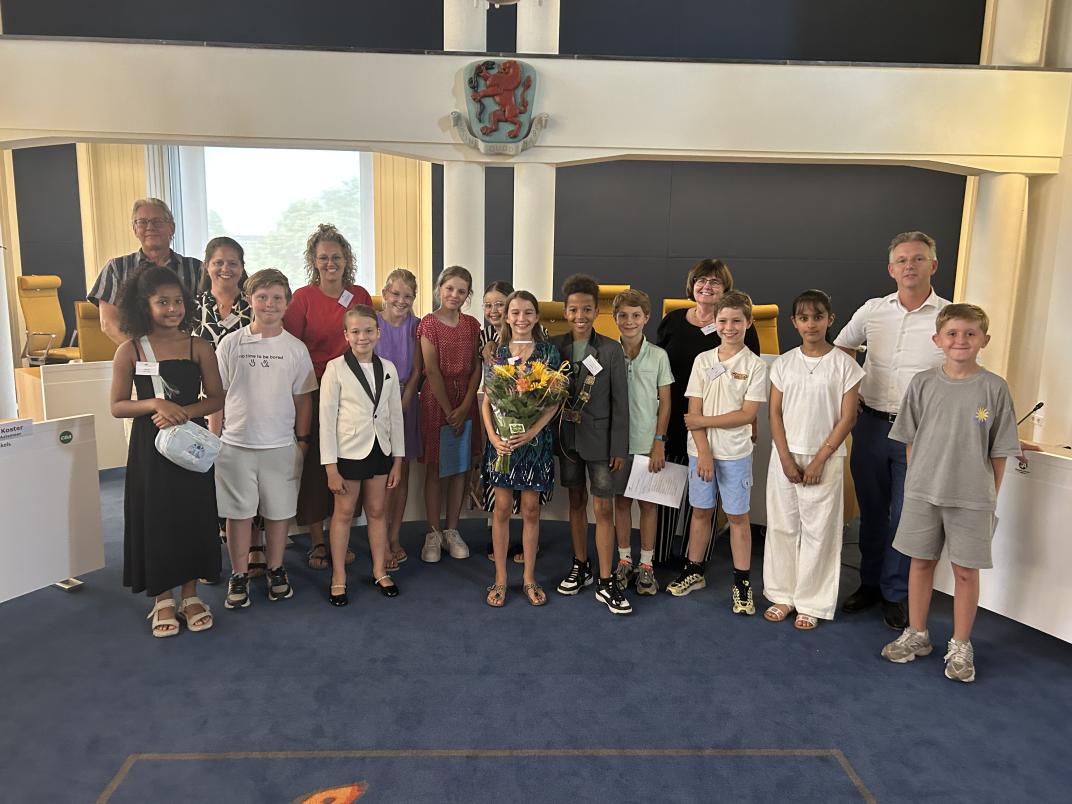 Groepsfoto van de kinderraad van Aalsmeer van schooljaar 2025-2026