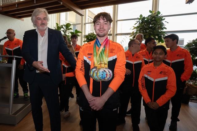 Christian met medailles