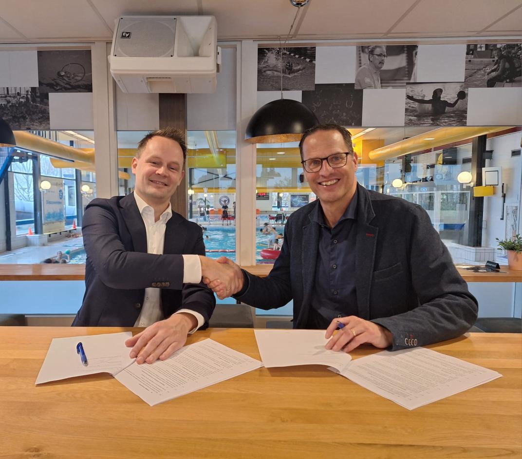 Wethouder Bart Kabout met ESA directeur Jules Broex