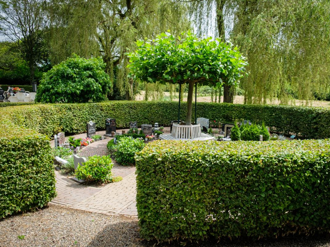 Begraafplaats Aalsmeer met rondom groen