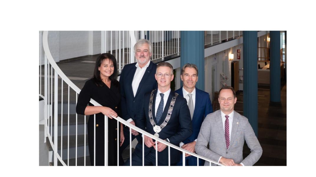 Groepsfoto van het college